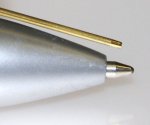 Grootste instrument kleiner dan punt van stylo.JPG